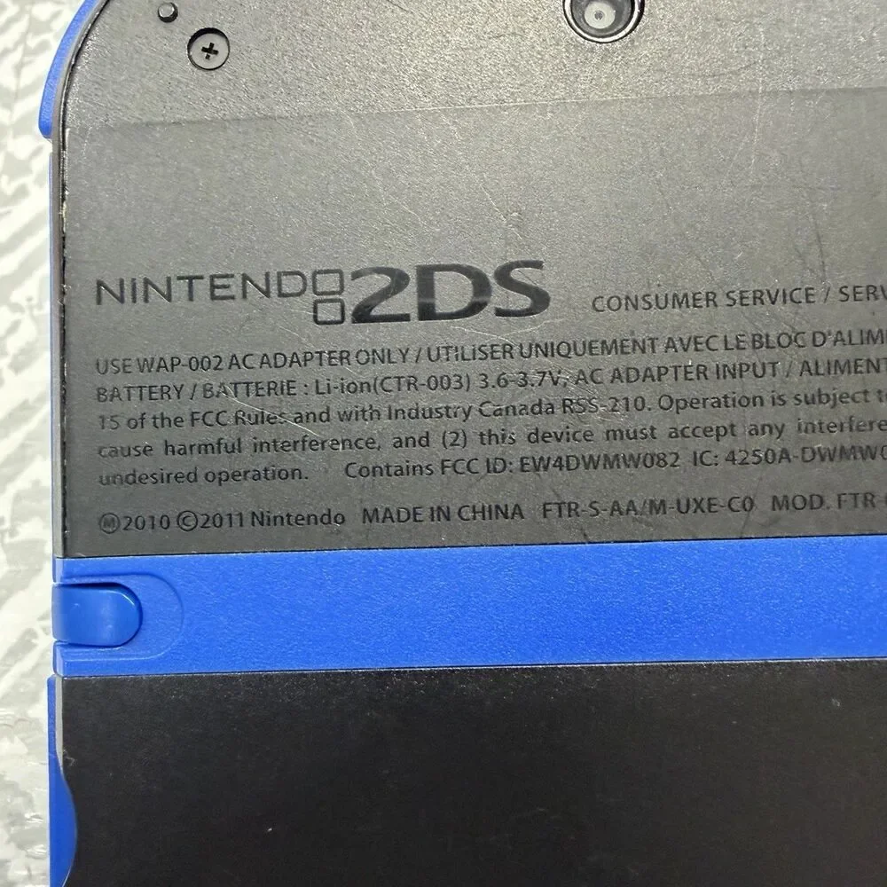 Nintendo 2DS Black & Blue Bundle w/ Mario Kart 7, Charger, 2GB SD Card & Stylus